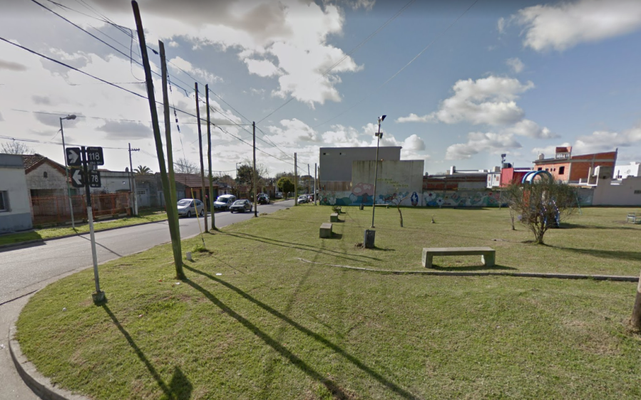 Vecinos de Villa Elvira reclaman por las condiciones de una plaza