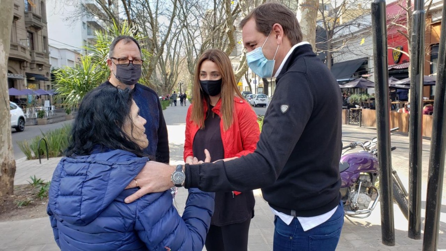 Garro recorrió las calles de La Plata: ”Estamos para escuchar a los vecinos, poner el hombro y decirles que no están solos”