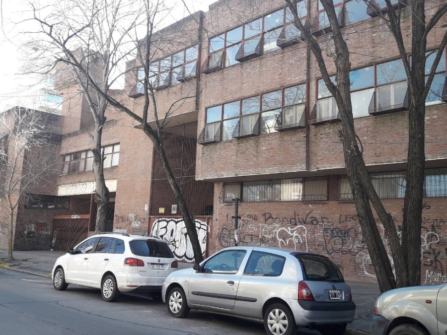Docentes de la Escuela Secundaria N° 1 de La Plata denuncian que fueron agredidos por padres y realizarán un abrazo