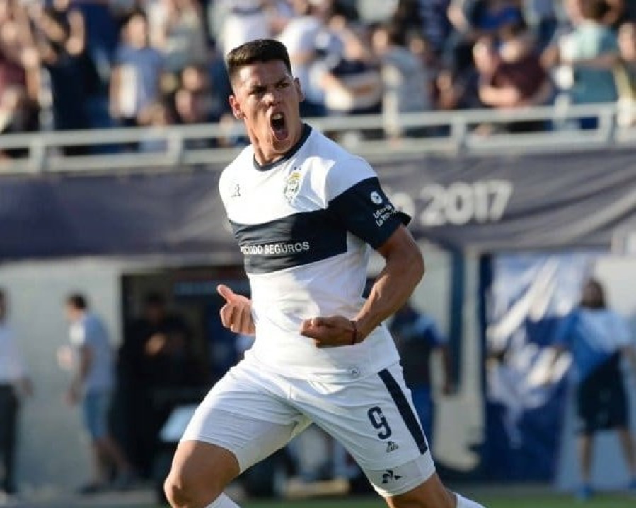 Gimnasia: lo relegaron, no es prioridad para el cuerpo técnico pero se niegan a dejarlo salir