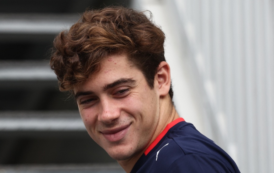 Colapinto aterrizó en Estados Unidos, armó un asado en vivo y elogió unas ”altas llantas”: ”Te las firmo ya”