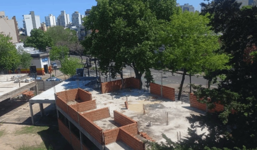 Familias de la Secundaria N°70 exigen la reactivación urgente de la obra del nuevo edificio