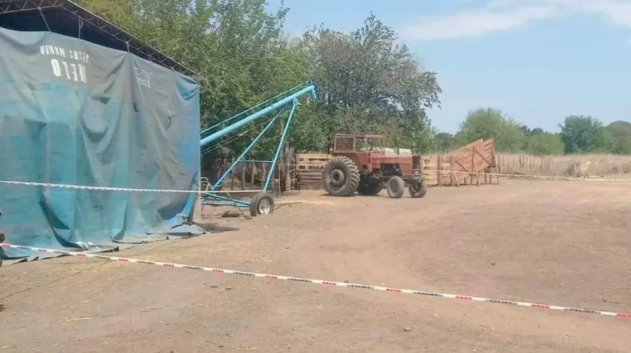 Un hombre pisó con el tractor a su hijo de 10 años y el menor murió en el instante