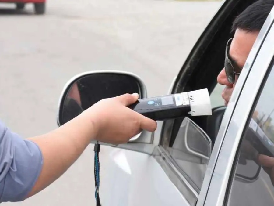 Berisso: taxista con niños a bordo chocó y se negó a la prueba de alcoholemia