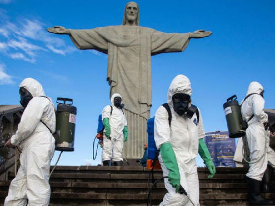 Ante la ocupación del 95% de terapia intensiva, en Río decidieron cerrar las playas y prohibieron entrar al mar