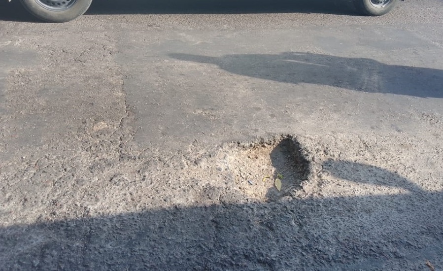 Vecinos advirtieron por un bache cerca en la zona de plaza Yrigoyen