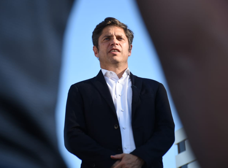 Kicillof se mete fuerte en ”la guerra por el boleto” y rechaza la idea de una ”fiesta fiscal” pre-Milei
