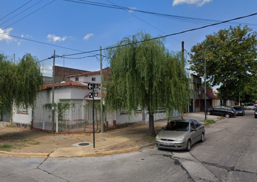 Tres delincuentes amenazaron y maniataron a una mujer de 64 años y su madre de 95 años en La Plata