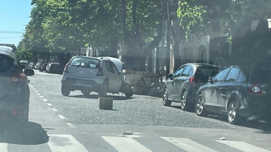 Un vehículo detenido generó importantes demoras en el tránsito sobre avenida 7