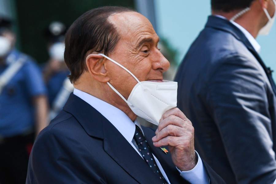 Silvio Berlusconi fue hospitalizado en Italia