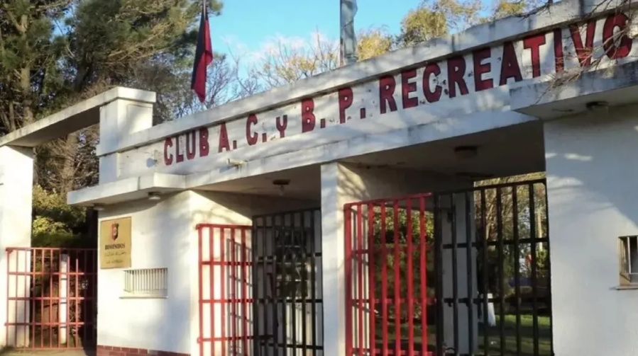 Falleció un nene de cuatro años luego de ahogarse en la pileta de un club deportivo