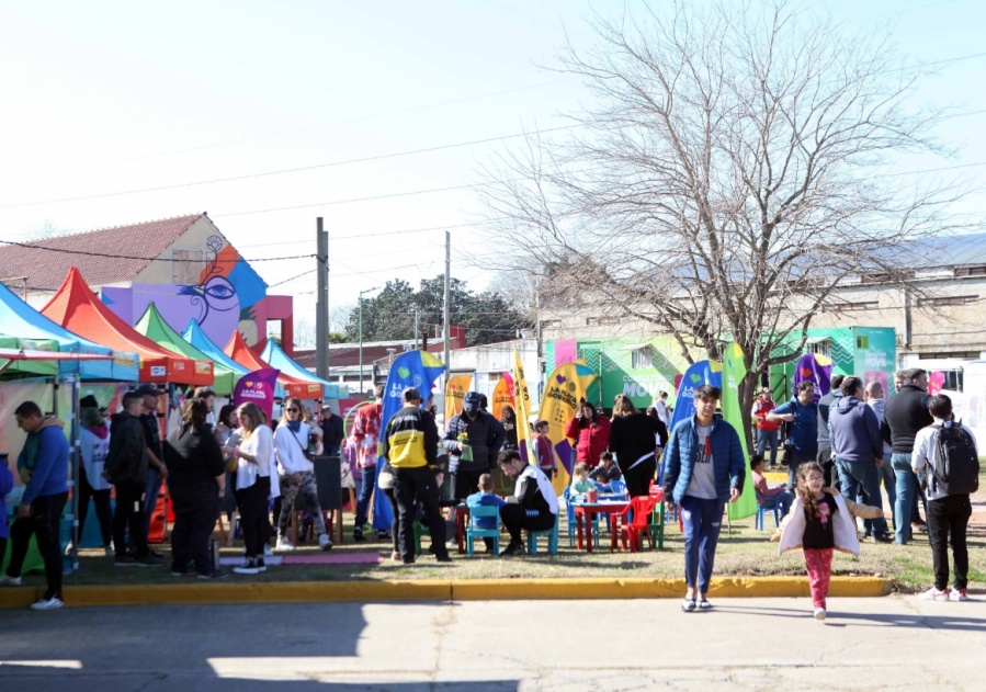 El ”Barrio x Barrio” pasó por Tolosa: se entregaron 15 habilitaciones exprés y le pusieron lugar y fecha a la próxima edición