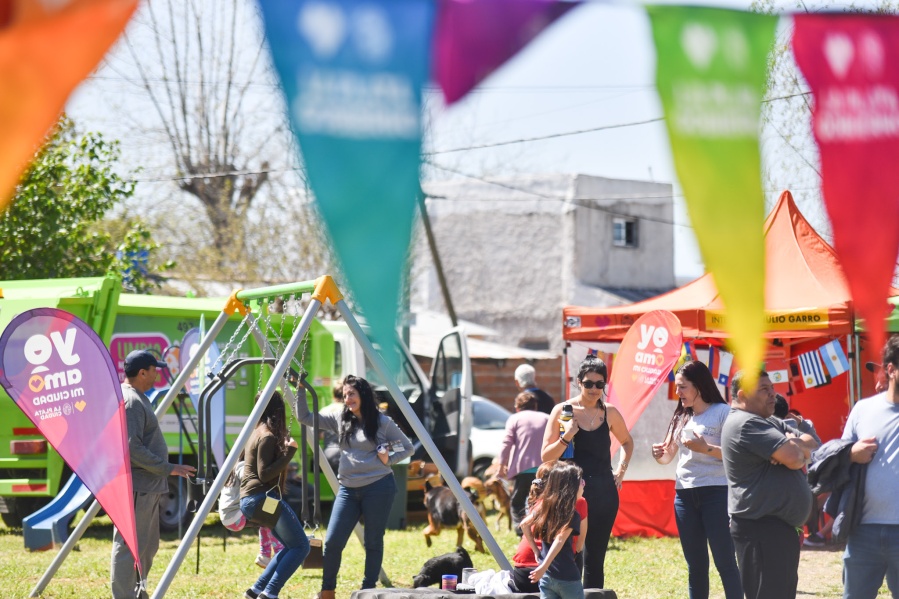 “La feria de la Muni” acercó servicios, shows, trámites y chequeos de salud a vecinos de Los Hornos