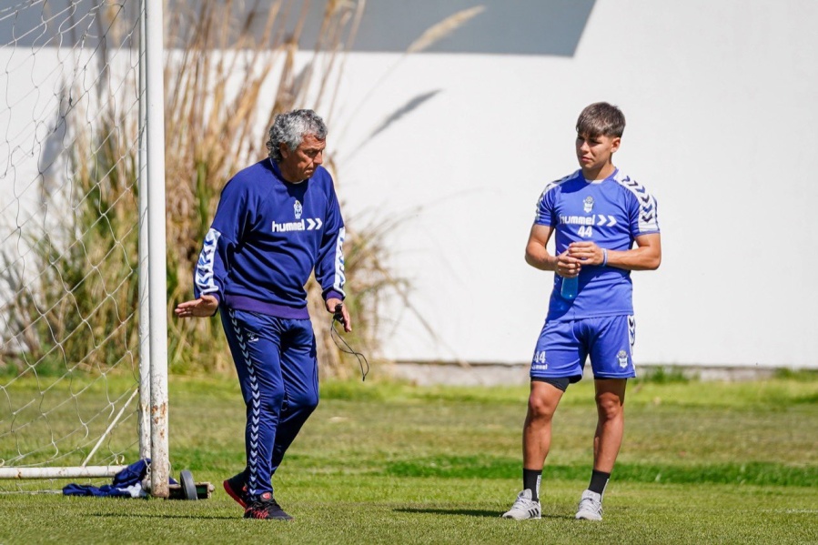 Analiza cambiar la mitad del equipo: la llamativa formación de Gorosito para lograr clasificarse a la Libertadores