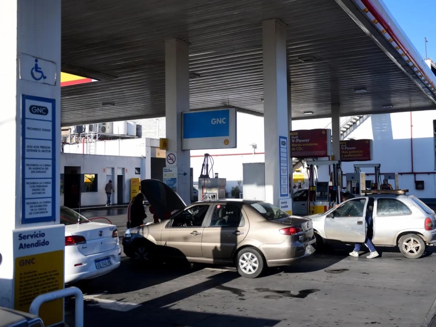 Por la ola de frio, reducen la venta de GNC en La Plata y algunas estaciones de servicio permanecen cerradas