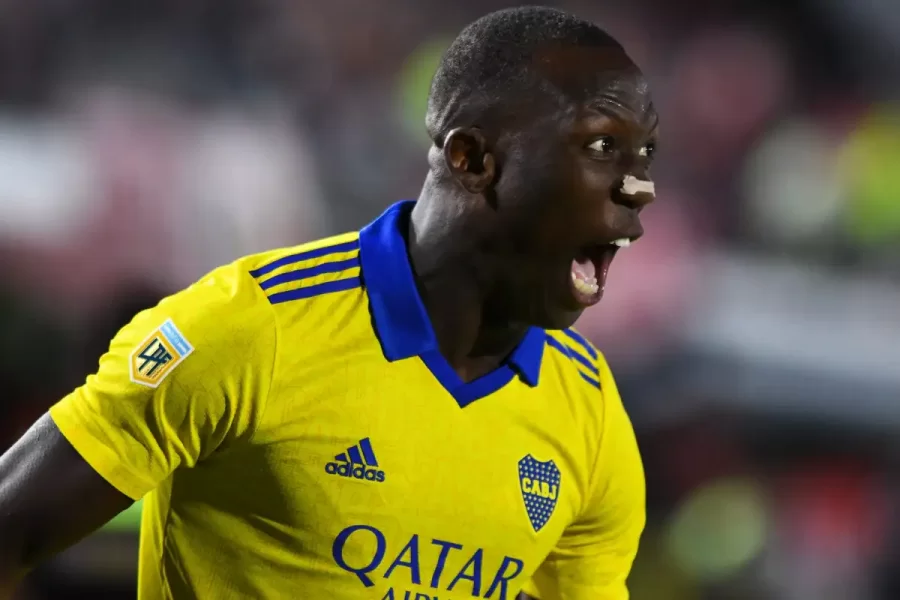 Un jugador de Boca viajó a París y vivió una insólita situación que se hizo viral: ”No se entiende una mier...”