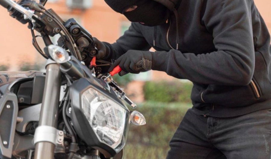 Le robaron la moto en La Plata y ahora solicita ayuda para recuperar su herramienta de trabajo
