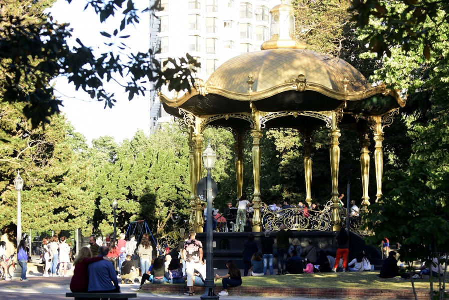La Municipalidad de La Plata programó shows musicales en la glorieta de Plaza San Martín