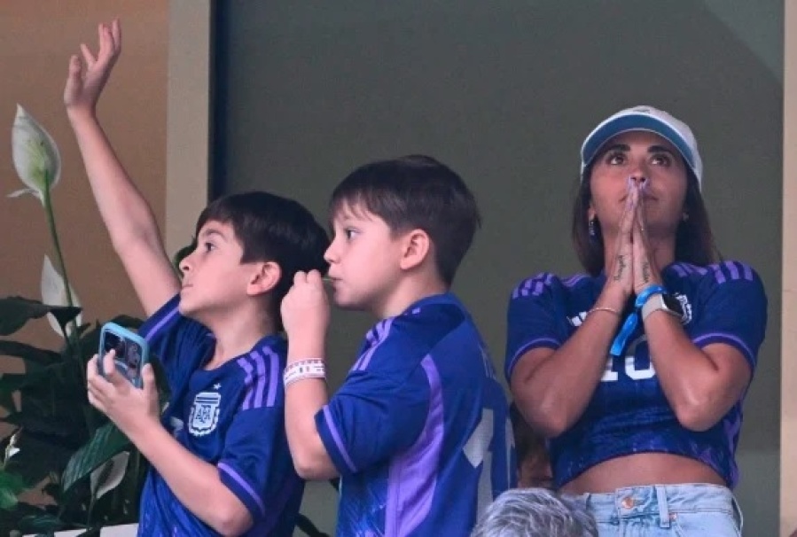 Ella, la incondicional: la primera dama del fútbol argentino siempre mantuvo como cábala usar la misma camiseta