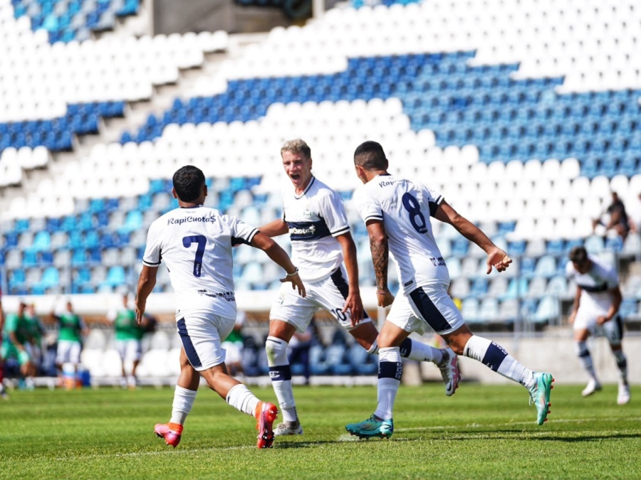 Gimnasia lo convirtió en profesional pero se va del club sin debutar y rumbo a Europa