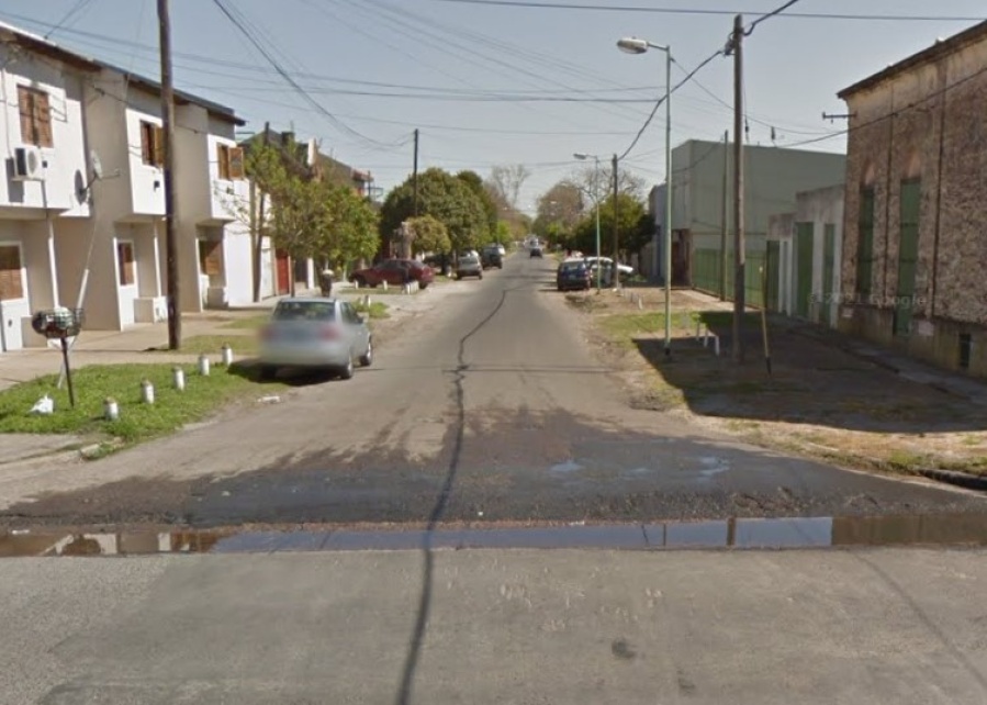 En 133 y 64, los vecinos se quejaron del estado de la calle: “Se llena de agua”
