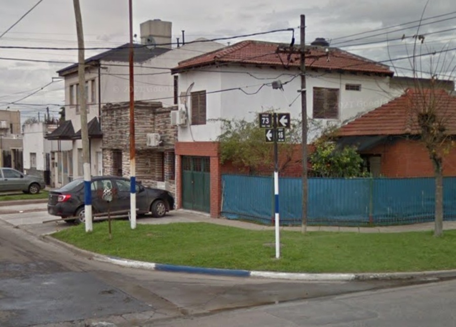 Le robaron 1500 dólares, efectivo y lo amenazaron con cortarle un dedo: la pesadilla que vivió un jubilado platense