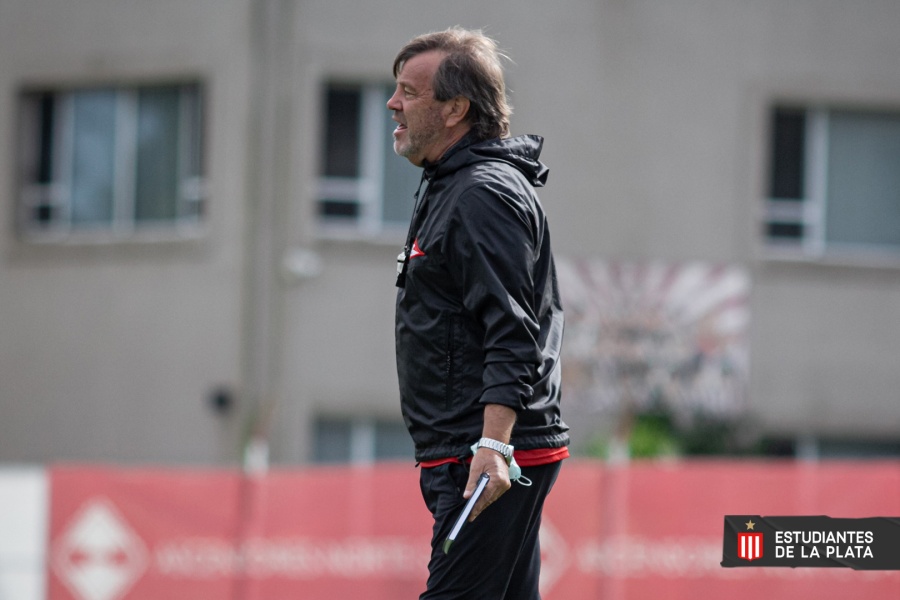 Zielinski guarda poco para visitar a Barracas