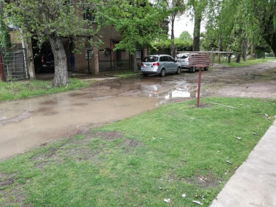 Vecinos de Gonnet reclaman por la calle 505: “Pagamos los impuestos y todavía sigue sin asfalto”