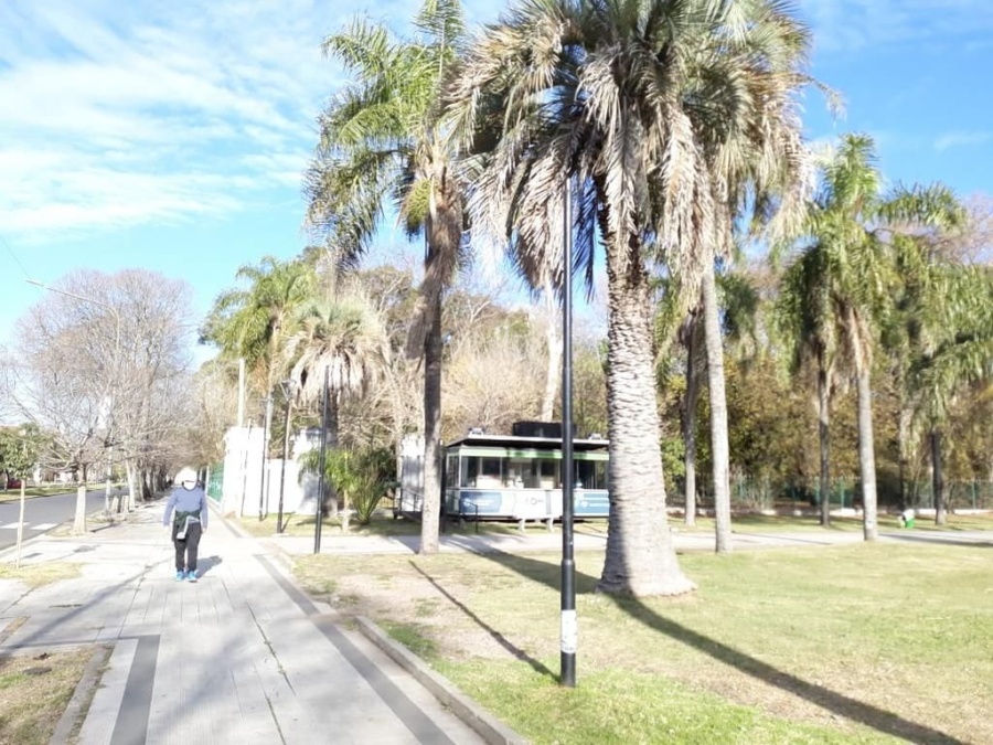 Vecinos de Parque Saavedra reclaman por el robo de las farolas nuevas