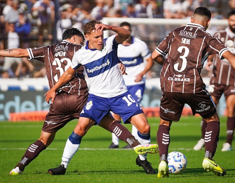 Gimnasia se desahogó en un Bosque caliente
