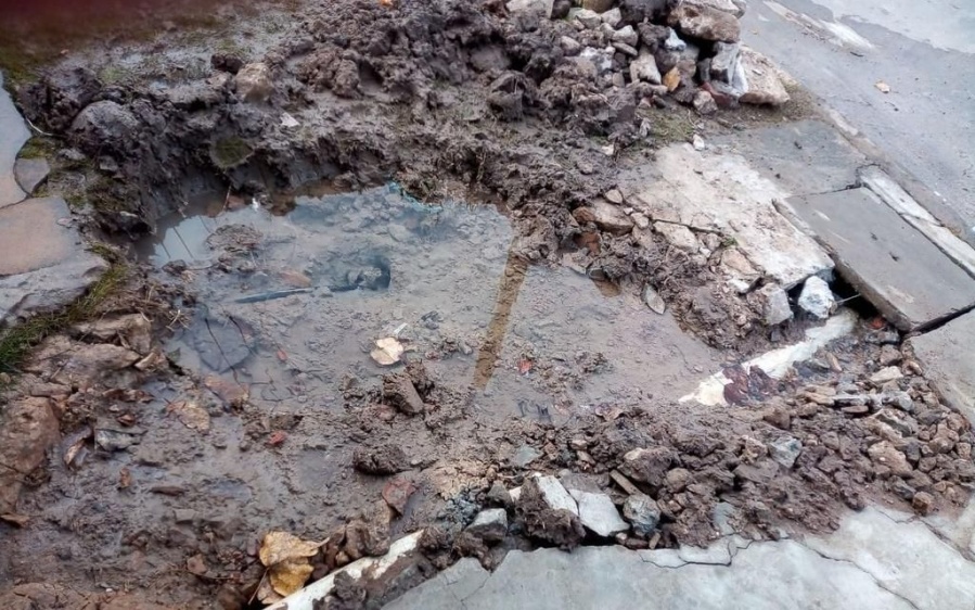 Vecinos de Berisso reclaman por pérdidas de agua