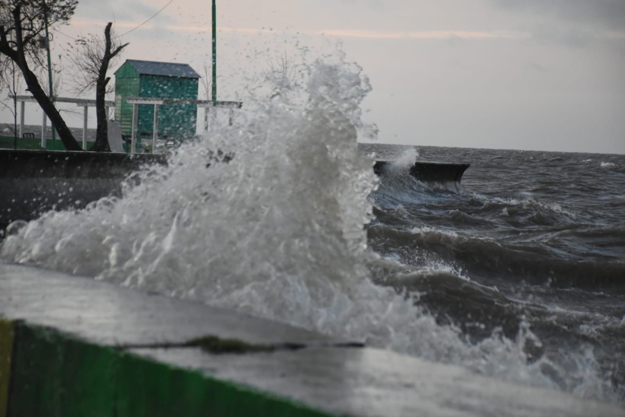 Emitieron un alerta por la crecida del Río de la Plata: podría superar los tres metros