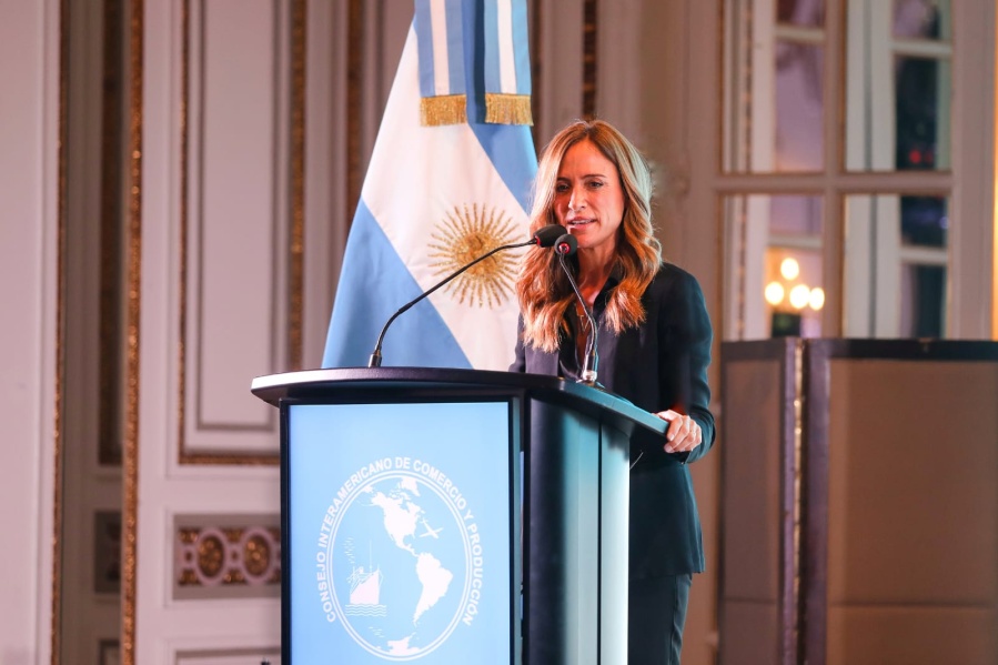 Tolosa Paz participó de una jornada junto a empresarios de todo el país y aseguró que “vinimos a poner a la Argentina de pie”