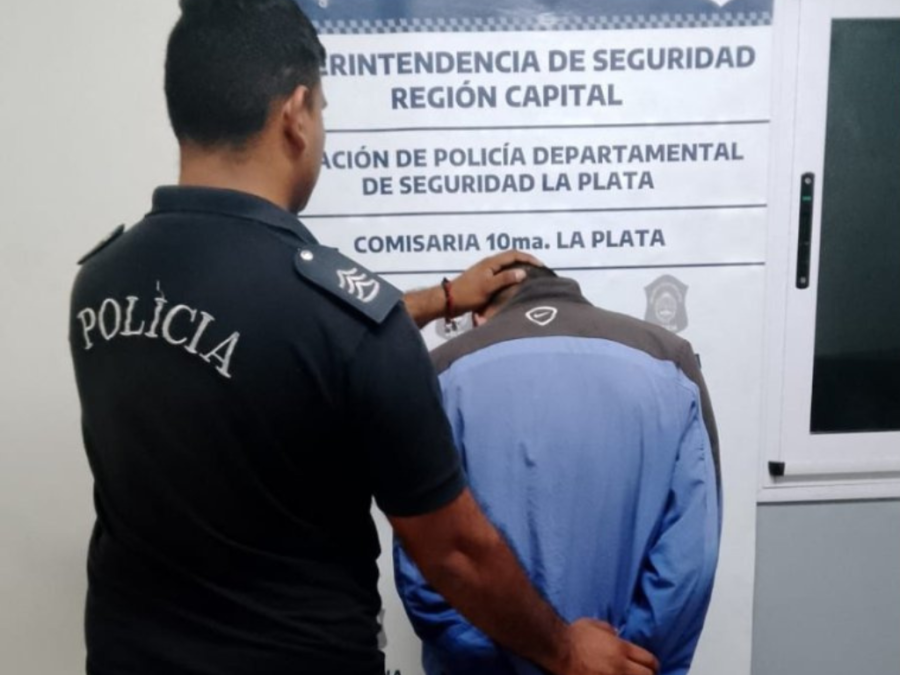 Dos delincuentes cometieron una violenta entradera en La Plata y escaparon con dinero: uno de ellos terminó detenido