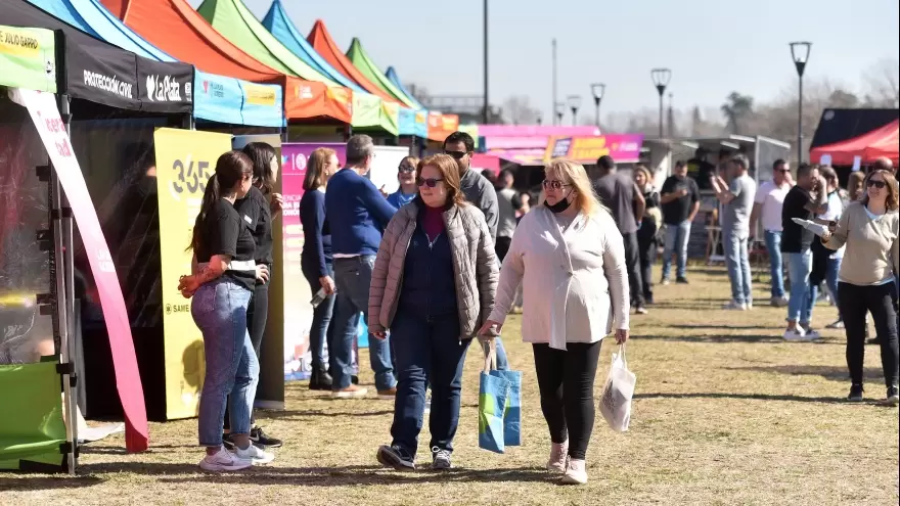 El programa Barrio x Barrio llegará este sábado a Villa Elvira: talleres, trámites y más servicios municipales