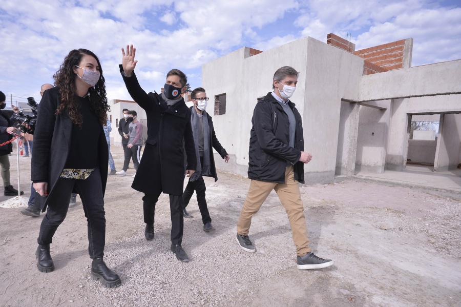 Kicillof visitó nuevas viviendas en Pigüé: ”Hemos reactivado obras que mejoran la vida de todos los bonaerenses”