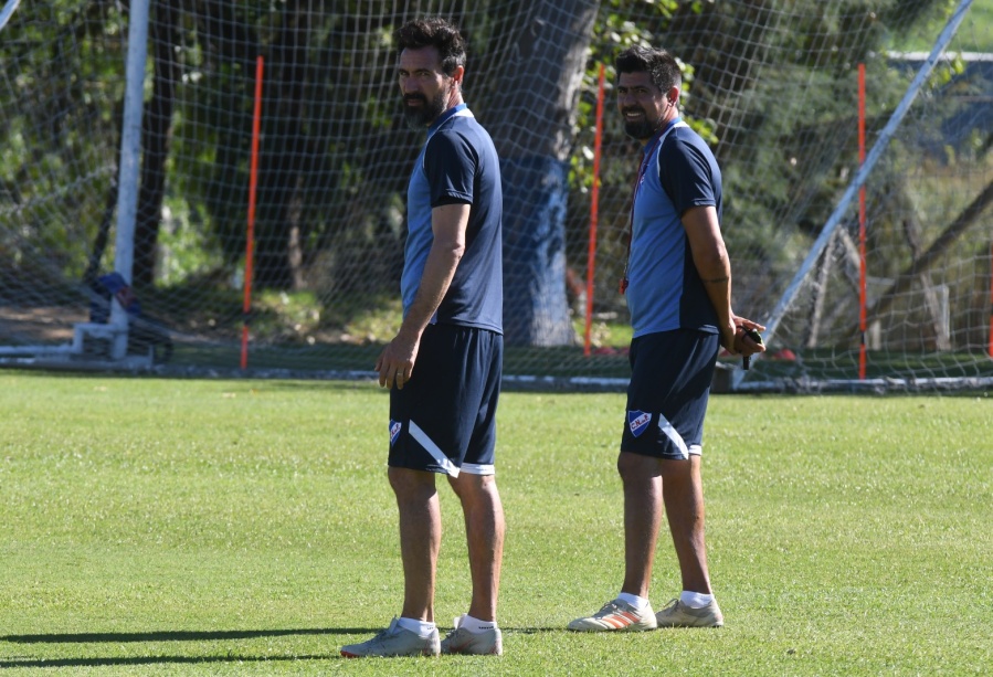 Jugó en el Lobo, estuvieron distanciados y trabajaron juntos: ”Domínguez es uno de los técnicos más importantes de Argentina”