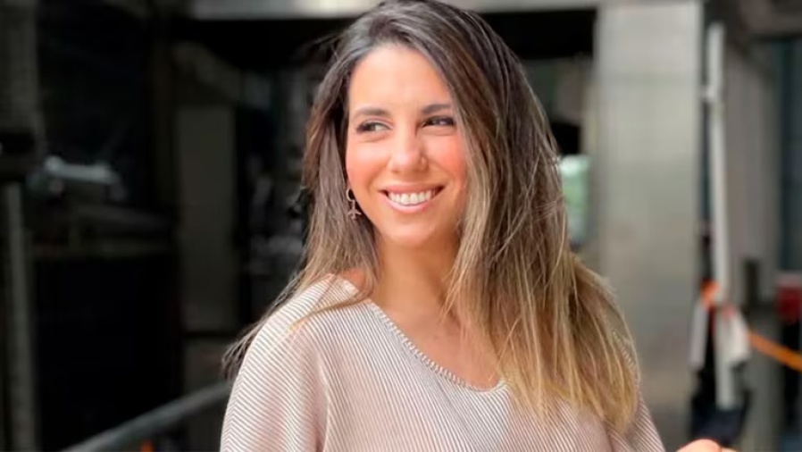 Cinthia Fernández avanza en su carrera de Derecho y comparte sus logros académicos