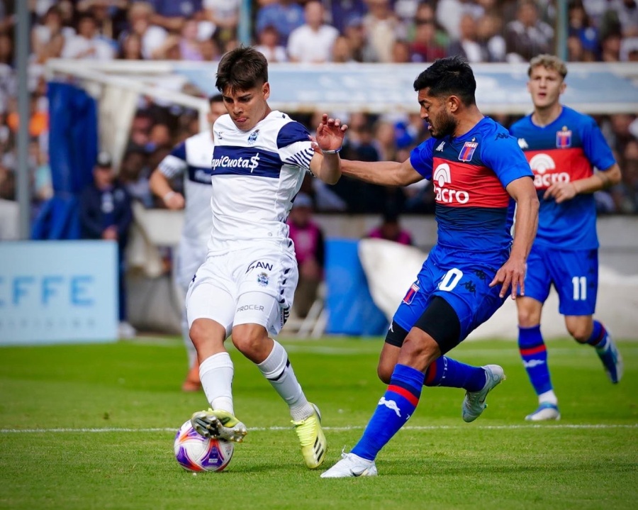 Gimnasia cayó frente a Tigre y se aleja de la punta