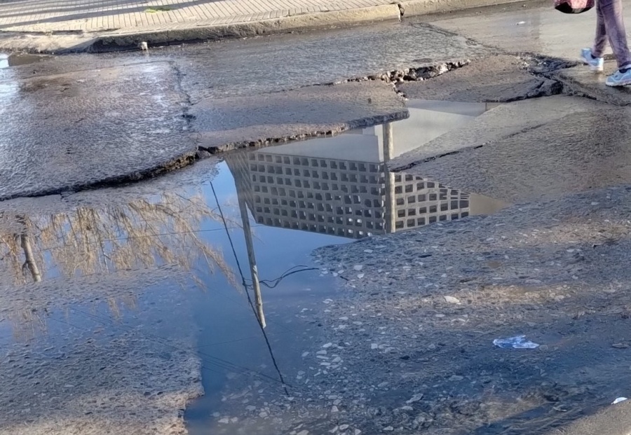 En la esquina de 71 y 23 se quejan por el estado de la calle