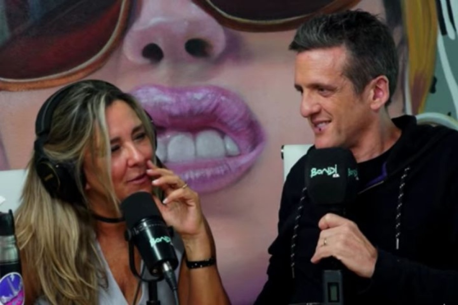 Mauro Szeta sorprendió en vivo a su pareja Clarissa en el streaming de Ángel De Brito