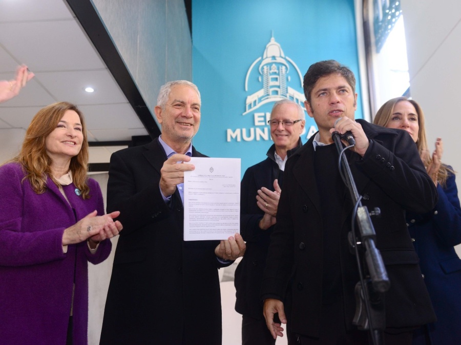 Alak y Kicillof inauguraron la puesta en valor del ex Banco Municipal de La Plata y lanzan una nueva línea de créditos