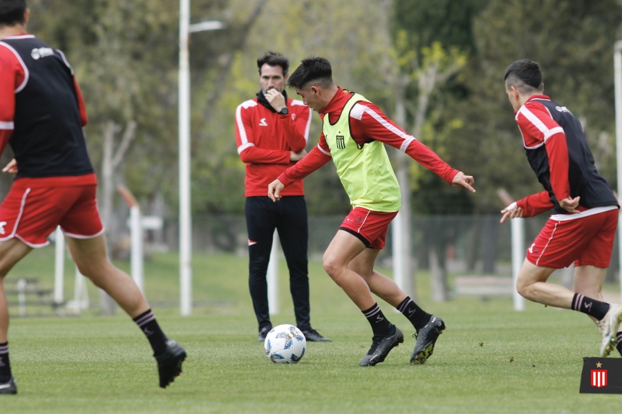 ¿Cuáles son los dos futbolistas de Estudiantes convocados por Mascherano y que complican a Domínguez?