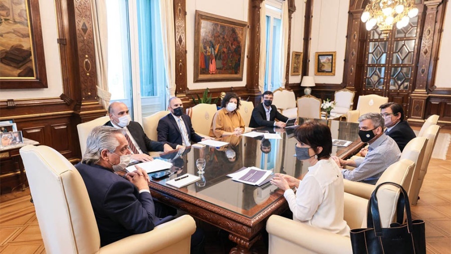 El Gobierno busca formalizar a los trabajadores de la economía social con un nuevo monotributo