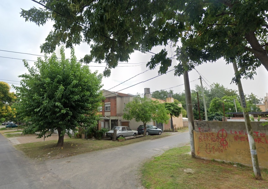 Golpearon y asaltaron a un joven mientras paseaba a su perro en 43 y 136