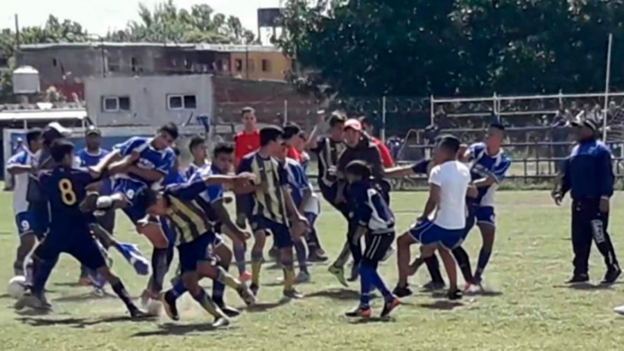 Internaron a un jugador por los golpes que recibió durante un partido de la Liga Amateur Platense de Fútbol