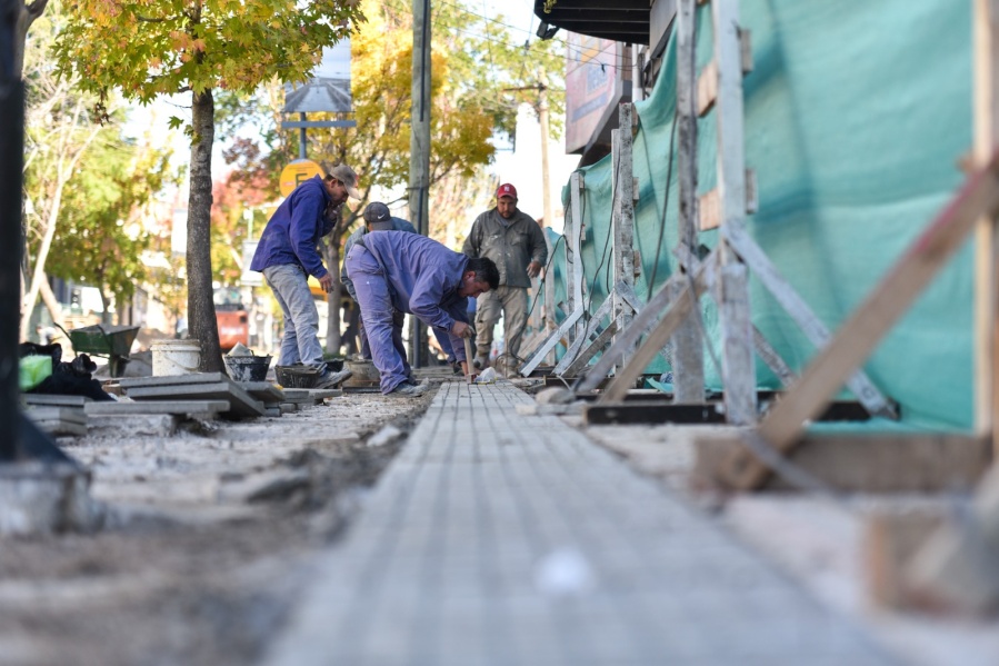 La Municipalidad de La Plata avanza en las obras del centro comercial de City Bell