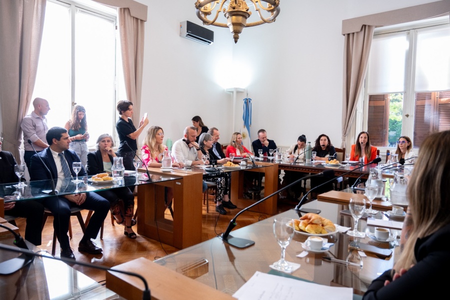Se lanzó en la Legislatura Bonaerense la mesa intersectorial que analizará una ley para casos de abuso infantil