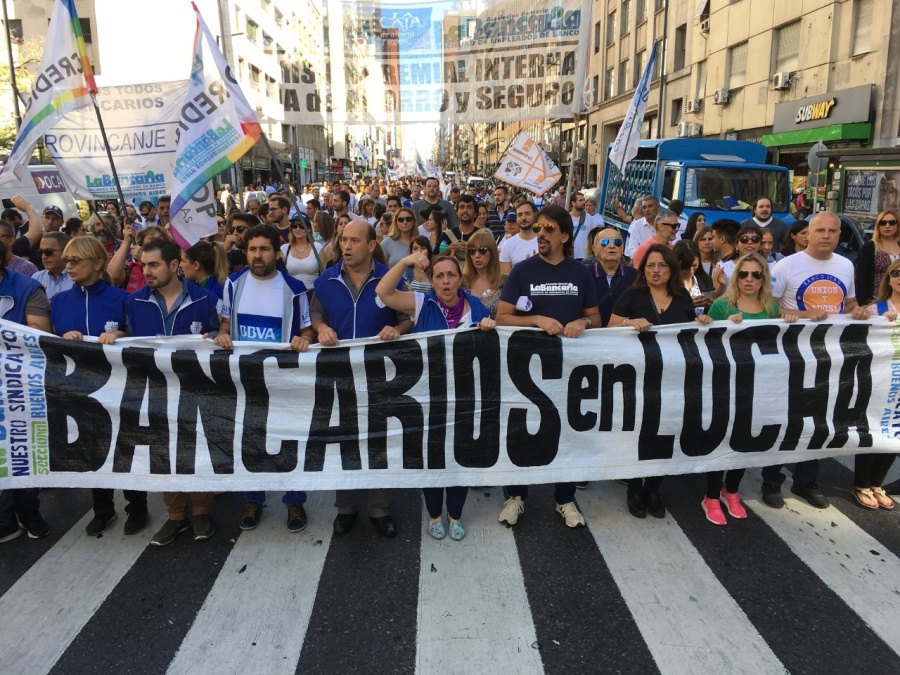 Los bancarios consiguieron un aumento del 60% en sus salarios