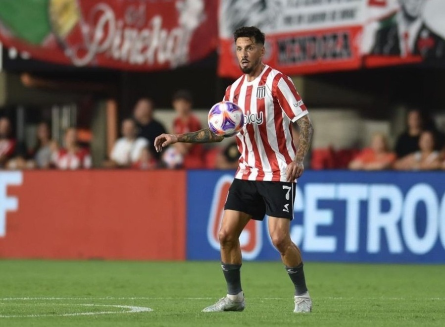 Contundente respaldo de técnico de Estudiantes hacia el volante: ¿Qué dijo Domínguez sobre José Sosa?